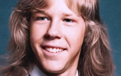 Vous n'imaginerez jamais qui c'est ! Ce garçon au sourire timide et au regard tendre est devenu l'une des stars les plus emblématiques...