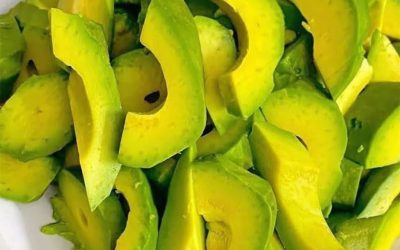 L’avocat fait-il vraiment grossir ? La réponse va surprendre toutes celles et ceux qui surveillent leur ligne ! 🥑👇