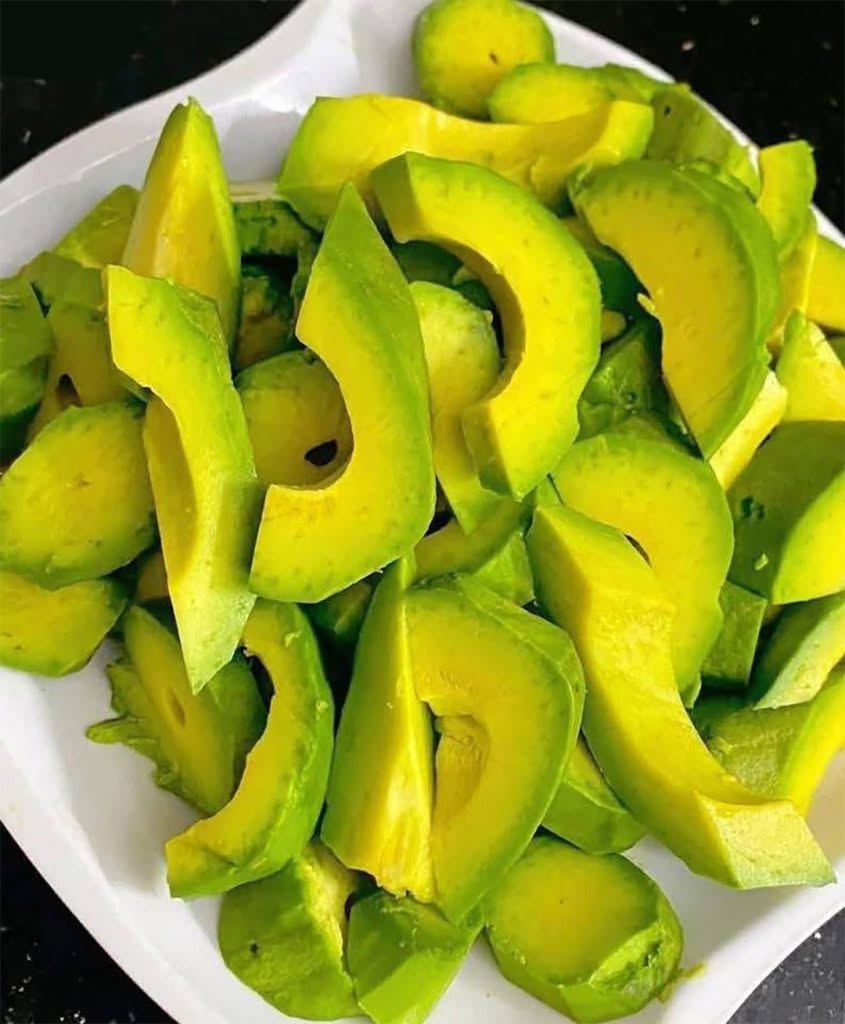L’avocat fait-il vraiment grossir ? La réponse va surprendre toutes celles et ceux qui surveillent leur ligne ! 🥑👇