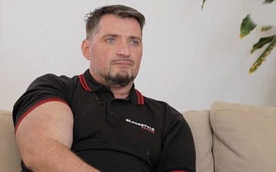 Ce qui pourrait ressembler au fantasme ultime s'est rapidement transformé en un véritable cauchemar. Cet homme raconte avec franchise comment cette particularité anatomique hors norme l'empêche tout simplement de mener une vie normale. 👇