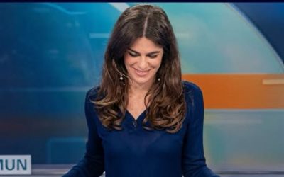 Une journaliste télé crée la surprise en direct après un oubli inattendu lié à son bureau en verre 😮👇