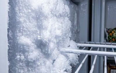 L’astuce ingénieuse pour dégivrer un congélateur : la glace disparaît sans avoir à le débrancher. ❄️ Voir plus dans le premier commentaire 👇