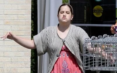 La fille de John Travolta a longtemps été la cible de critiques sur son apparence depuis son adolescence. 🥱🙄 Aujourd’hui, ceux qui la jugeaient ont bien changé d’avis. 😉 Découvrez Ella sous un nouveau jour et ses superbes photos récentes dans les commentaires. 💘🫠👇