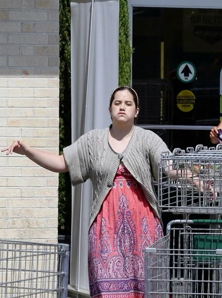 La fille de John Travolta a longtemps été la cible de critiques sur son apparence depuis son adolescence. 🥱🙄 Aujourd’hui, ceux qui la jugeaient ont bien changé d’avis. 😉 Découvrez Ella sous un nouveau jour et ses superbes photos récentes dans les commentaires. 💘🫠👇