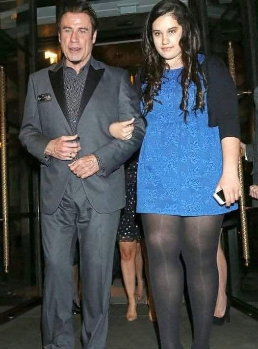 Des personnes malveillantes qualifiaient la fille de John Travolta de "grassouillette" quand elle était petite, mais aujourd'hui elle est probablement la plus belle femme qui ait jamais existé 😮 plus de photos en commentaires 😮😮👇