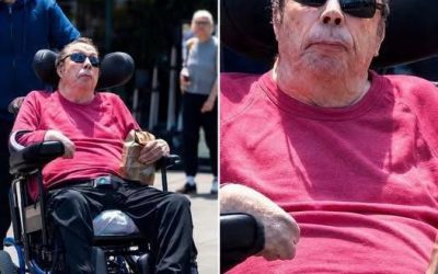 u reconnais cet homme ? 👀 À 79 ans, cette rare photo prise par un paparazzi dévoile un acteur emblématique lors d'une apparition publique discrète, des années après avoir surmonté un grave problème de santé qui a profondément marqué sa vie. 😲📸 Pourtant, son héritage et son influence restent intacts. ❤️ Célèbre pour ses rôles inoubliables et ses interprétations marquantes, il demeure une personnalité chère au cœur des fans du monde entier. 🌟🎬 Vous pensez savoir de qui il s'agi… En voir plus