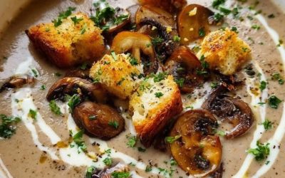 Soupe crémeuse au poulet, aux champignons et au riz sauvage