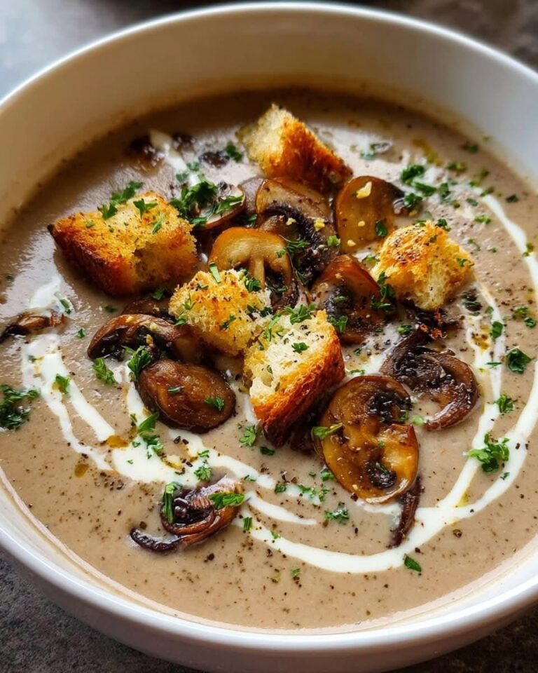 Soupe crémeuse au poulet, aux champignons et au riz sauvage