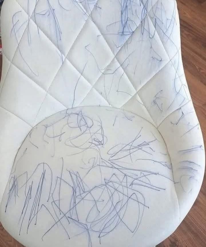 Mon petit-fils a fait ça à ma chaise, que dois-je faire ?